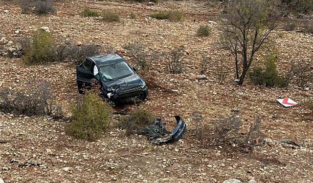 Kontrolden çıkan otomobil şarampole devrildi: 2 yaralı