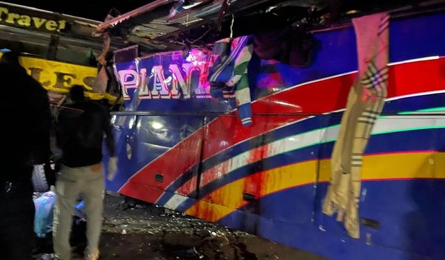 Uganda’da iki otobüs kafa kafaya çarpıştı: En az 63 ölü