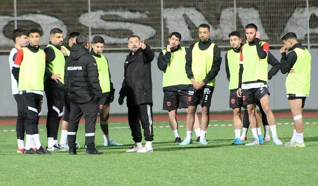 Bozanspor Gemlik önünde
