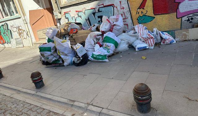 Eskişehir'de kaldırımlar yine işgal altında!