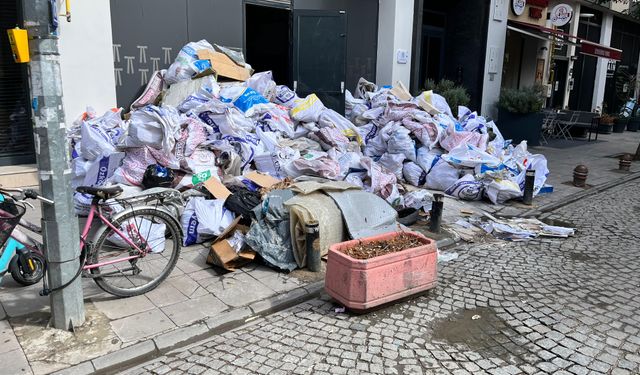 Sokağa atılan molozlar tepki topladı!
