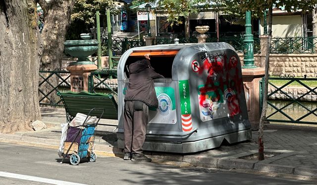 Eskişehir'de yaşlı vatandaşların geçim mücadelesi!