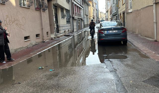 Eskişehir'de yağmur vatandaşın çilesi oldu!