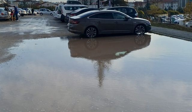 Eskişehir'de hastane otoparkı adeta göle döndü!