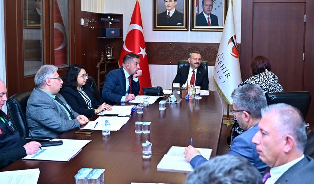 Eskişehir Valisi Aksoy vatandaşları dinledi