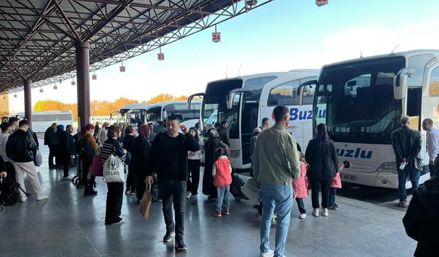 Eskişehir'de okullar tatile girdi, otogarda yoğunluk arttı
