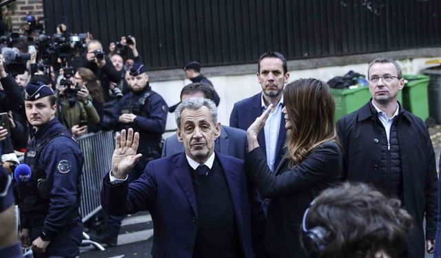 Eski Fransa Cumhurbaşkanı Sarkozy serbest bırakıldı
