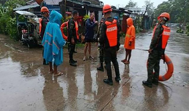 Filipinler’i vuran süper tayfunda ölü sayısı 27'ye yükseldi