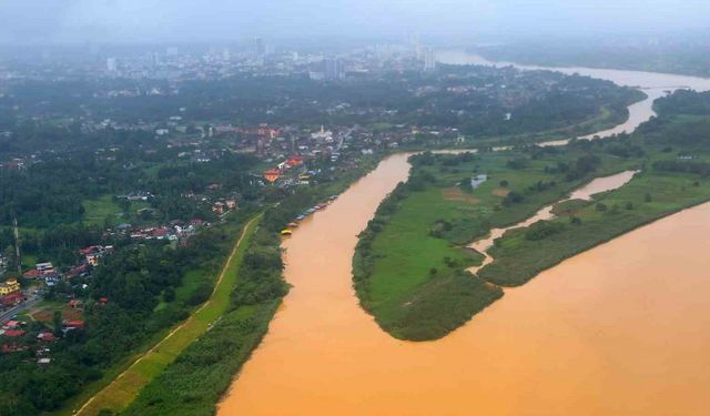 Güney Asya’daki sel ve toprak kaymalarında ölü sayısı 300'e yaklaştı