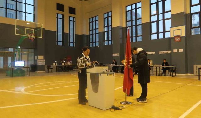 Kırgızistan’da halk erken parlamento seçimleri için sandık başında