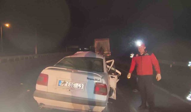 Otomobil tıra arkadan çarptı; 1 ölü