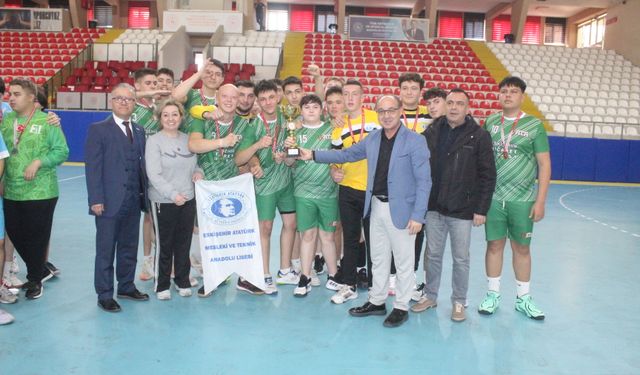 Hentbol'da şampiyonluk sevinci...