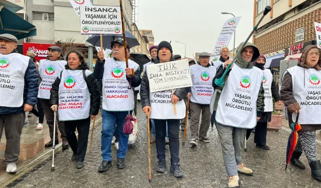 Eskişehir'de emeklilerden bastonlu protesto!