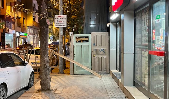 Eskişehir'de o kaldırım kapı ile kapatıldı!