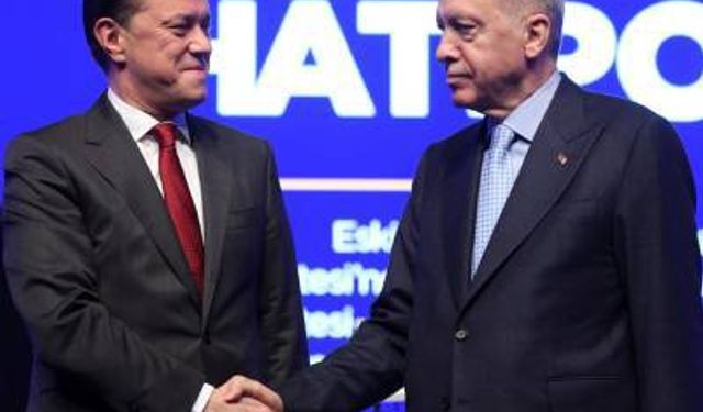 Bana çok samimi davranıyor