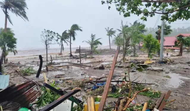 Filipinler’i vuran Fung-wong Süper Tayfunu’nda ölü sayısı yükseliyor!