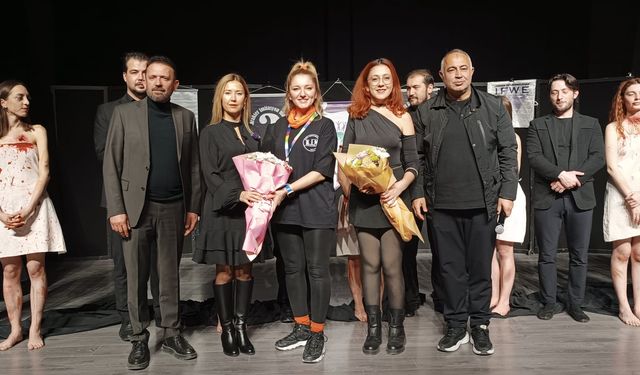 Kadına şiddete dikkat çekmek için o oyunu sergilediler