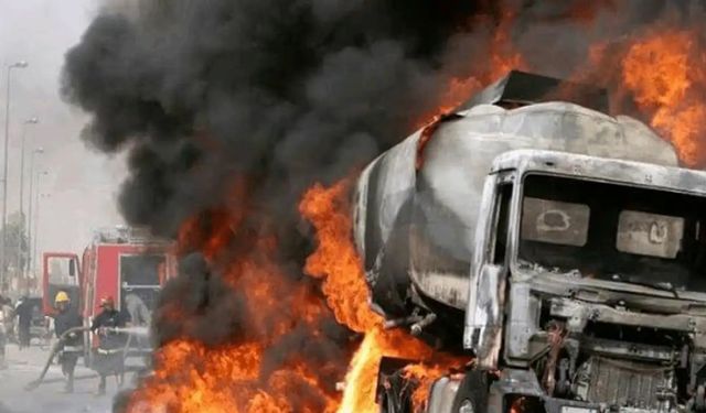 Pakistan’da yolcu otobüsü ile LPG tankeri çarpıştı: 5 ölü, 4 yaralı