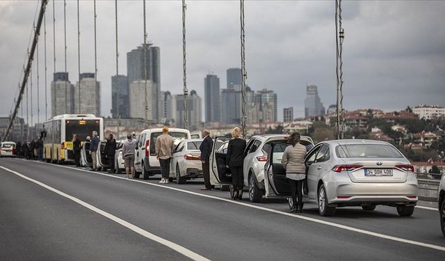 Türkiye Ata'sını saygıyla andı