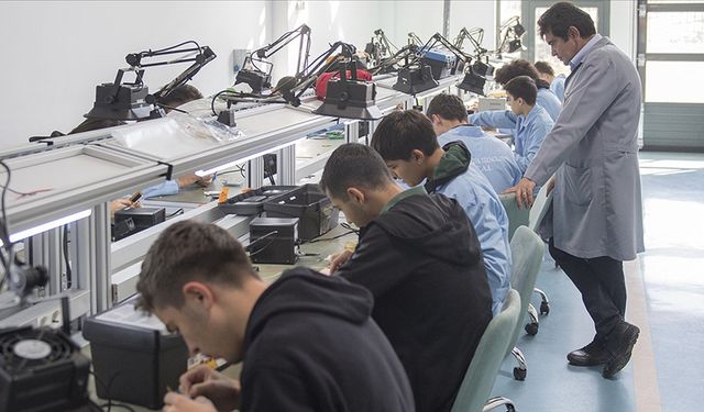 Çocuklara meslek öğretmeliyiz...