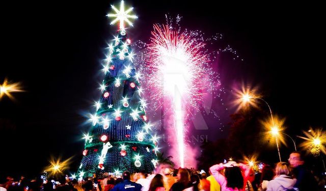 Brezilya’da yılbaşı ağacını taşıyan vinç devrildi: 1 ölü