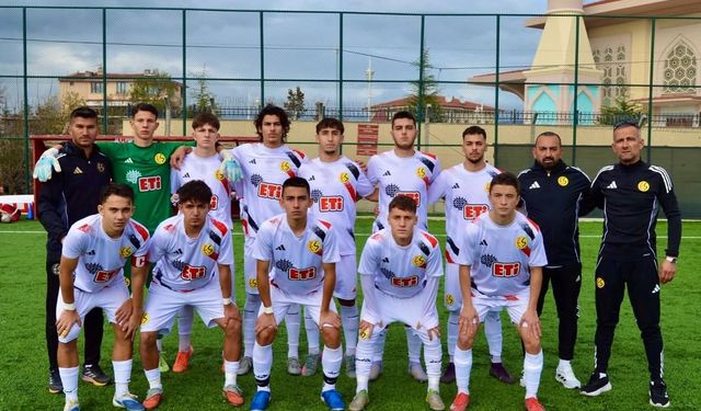 Genç Şimşekler Sarıyer karşısında