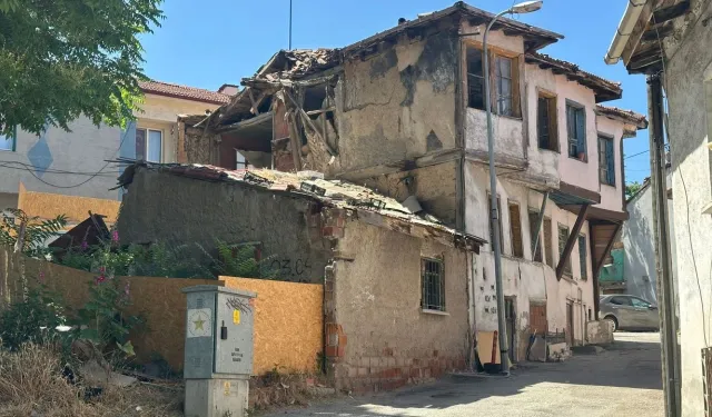 Eskişehir'deki o bina vatandaşları tedirgin ediyor...