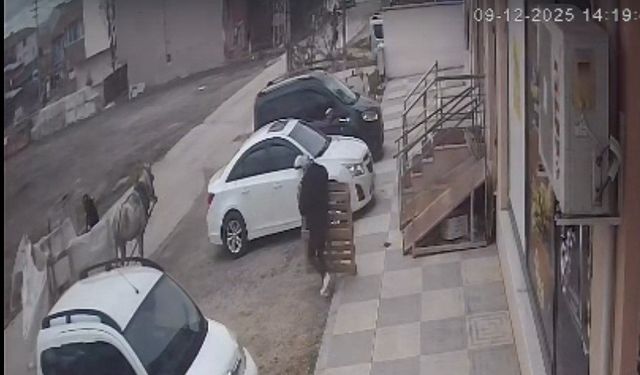 Bina önünden malzeme çaldılar!