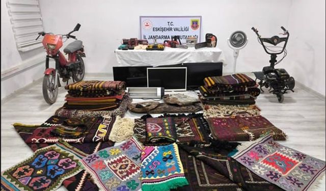 "Mezarcıyız" dediler 20 evi soydular!