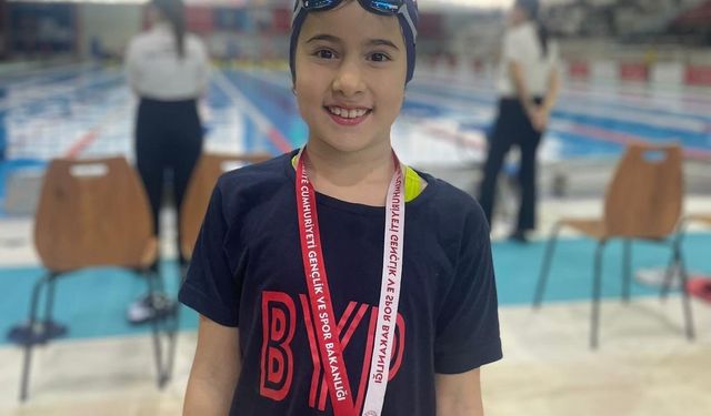 Minik yüzücülerden büyük başarı