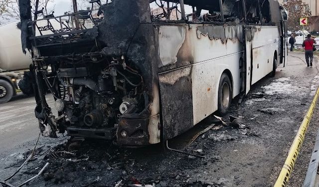 İşçi servisi alevlere teslim oldu