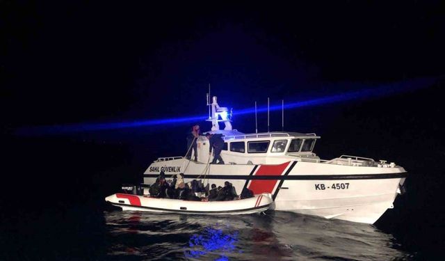 İzmir’de 24 saatte 99 göçmen, 3 kaçakçı yakalandı
