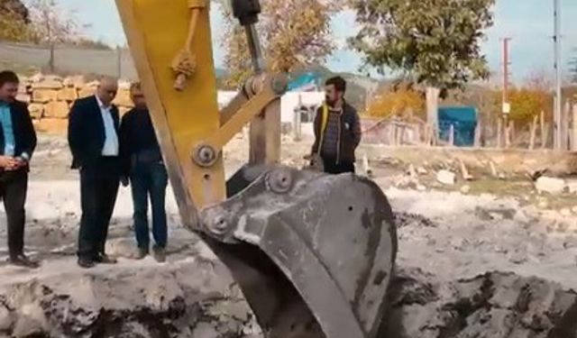 Kepçeyle mozaik arandı