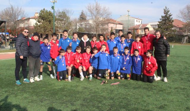 Kupa sevincini yaşadı