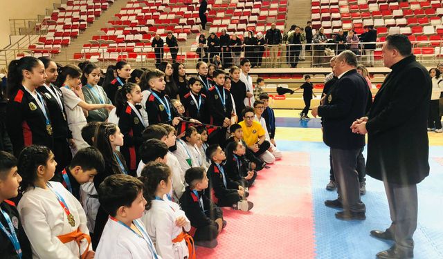 Eskişehirli karateciler  gururlandırdı