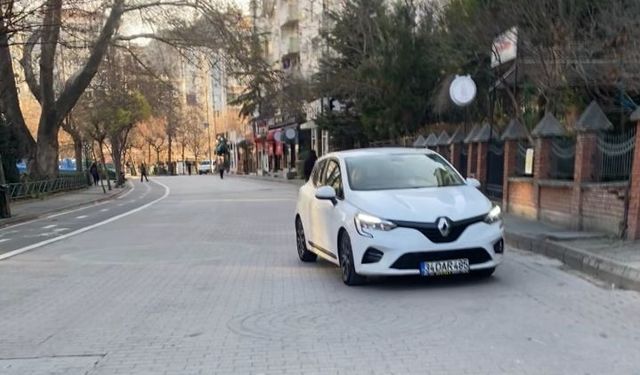 Eskişehir Adalar’da araç yaya alanına girdi