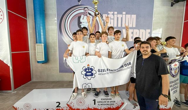 Yüzmede büyük başarı