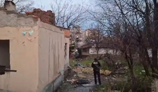 Eskişehir’de metruk ev yangını tepki çekti: Muhtar yetkililere seslendi