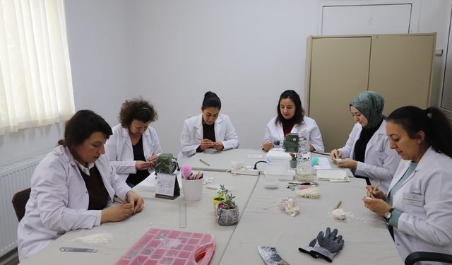 Eskişehir'in simgesi kadın eliyle güzelleşiyor