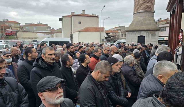 Tarihi çınarı 112 yaşında hayatını kaybetti