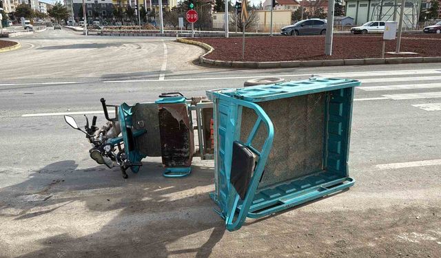 Tırın ile mopette çarpıştı: Ölü ve yaralılar var!