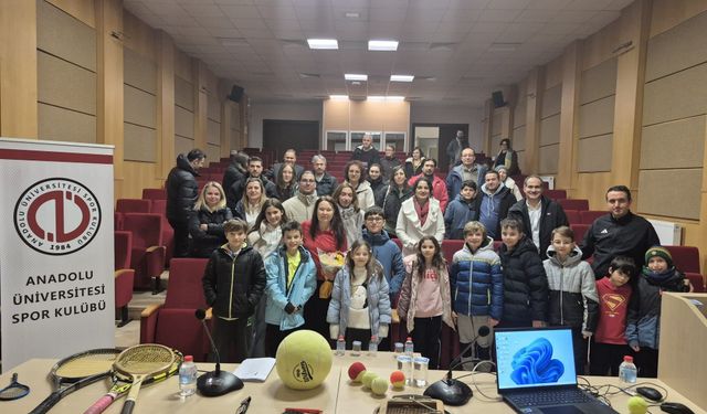 Anadolu Üniversitesi’nden tenisçilere tam destek!