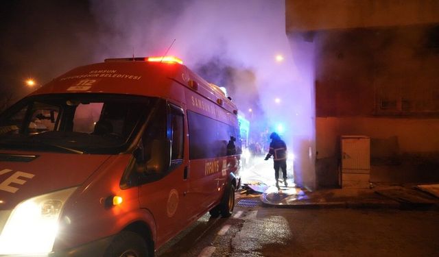 Bina yangınında can pazarı: 8 kişi dumandan etkilendi