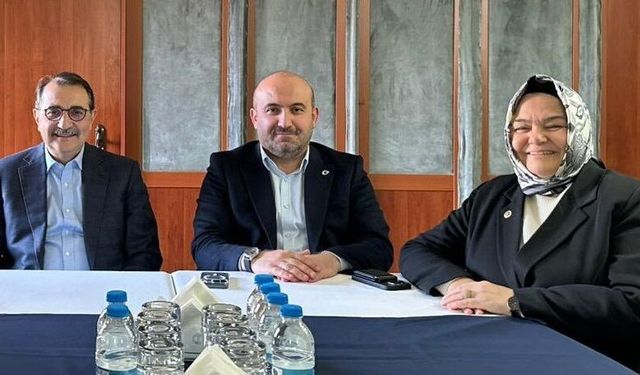 Hep suratı asıktı!