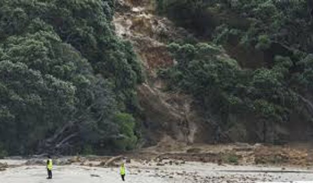 Yeni Zelanda'da heyelan kamp alanını vurdu: 6 kayıp