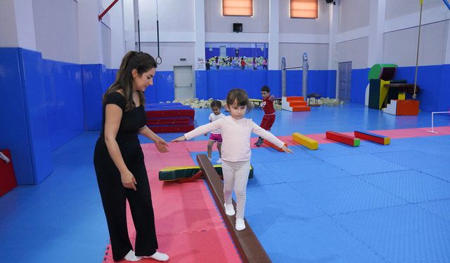 Çocuklar jimnastikle spor yapmanın keyfini yaşadı
