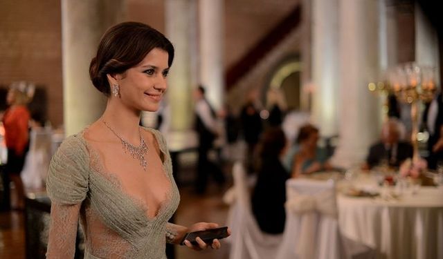 Beren Saat’ten sürpriz: İlk şarkısı yayında
