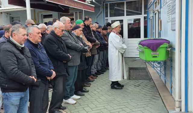 Otobüs kazasında ölen kadın son yolculuğuna uğurlandı