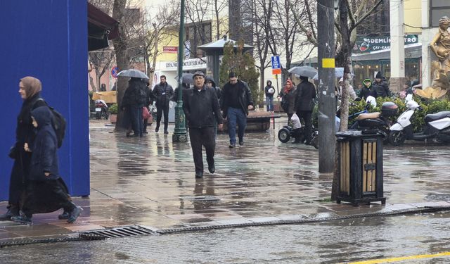 Sağanak yağış Eskişehir'de etkisini gösterdi
