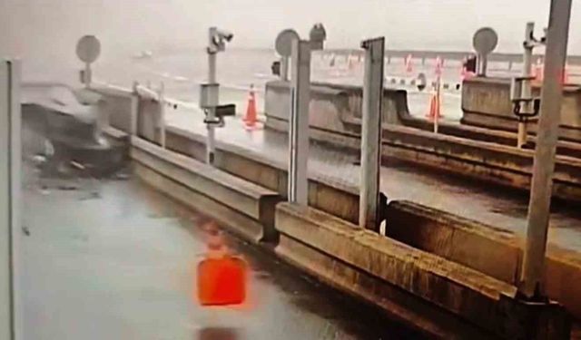 Kuzey Marmara gişelerinde araç bariyerlere çarptı: 1 yaralı